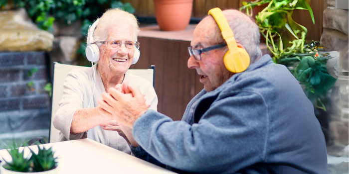 Music Therapy for Alzheimer’s: 4 Life-Changing Benefits for Seniors 1 music therapy for alzheimer's